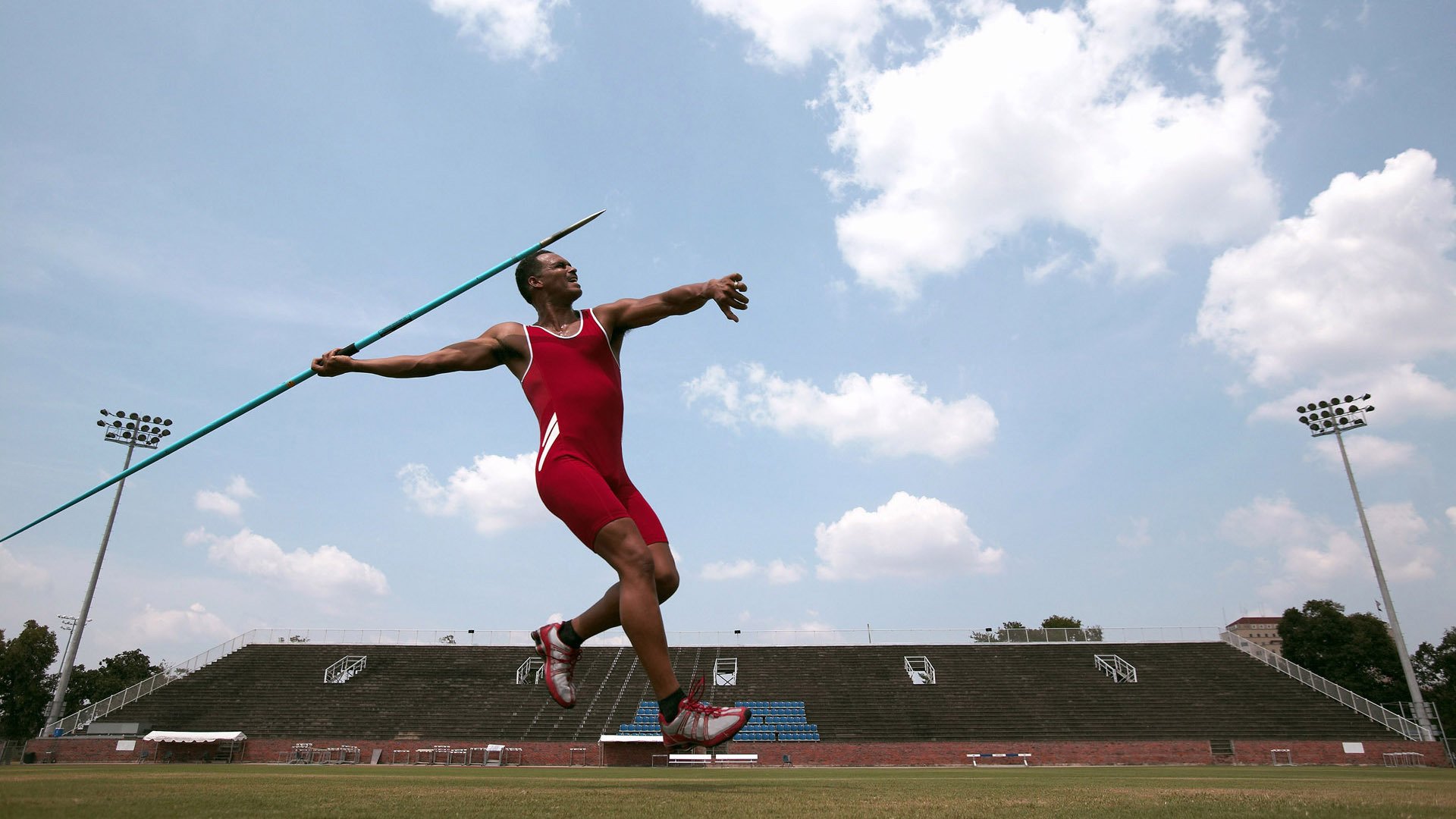 体坛记忆｜福冈世锦赛蝶泳决赛，张雨霏最后5米不换气狂冲，逆袭夺金